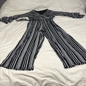 Black and white te long sleeve romper